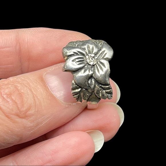 Vintage sterling silver floral ring - Picture 2 of 2